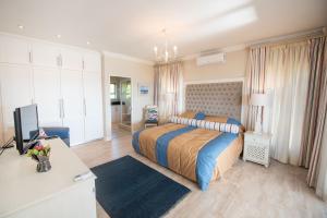 Lovely 2 bedroom rental unit with exquisite views