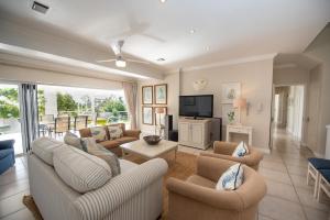 Lovely 2 bedroom rental unit with exquisite views