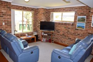 Birchgrove Terrace 1 - Bring your own linen