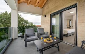 Awesome Home In Stinjan With Wifi