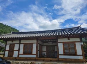 Healing hanok in Otgol village