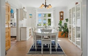 2 Bedroom Stunning Home In Humble