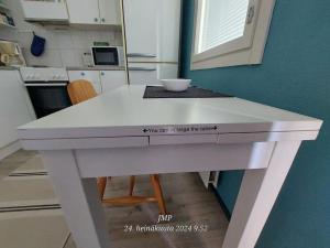 Spacious studio apartment with balcony long stay