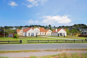 Amazing Home In Ebeltoft With 3 Bedrooms And Wifi