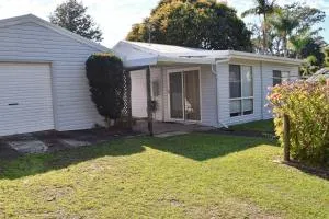 Seldom Inn - Bring your own linen. - Stuarts Point