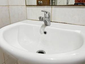 Strategic Thamrin Executive Apt with Pool & Gym by 2ndHome