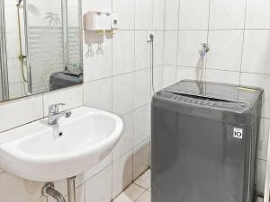 Strategic Thamrin Executive Apt with Pool & Gym by 2ndHome