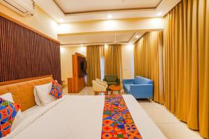 FabHotel Prime The Waves