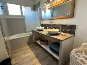 Maisons de vacances Maison 4 chambres avec jardin : photos des chambres