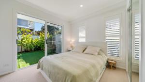 Riviera - Pool & quick walk to centre