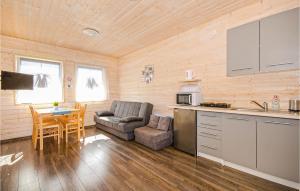 Nice Home In Jaroslawiec With Kitchen