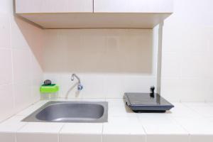 Great Deal Studio at Pinewood Apartment By Travelio