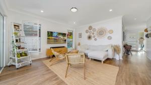 Riviera - Pool & quick walk to centre