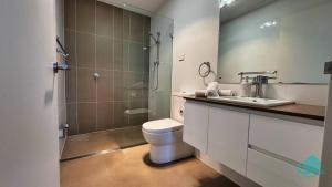 Caves Beach Retreat - close to beach and shops