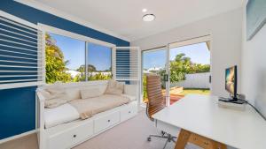 Riviera - Pool & quick walk to centre