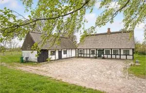 6 Bedroom Cozy Home In Rønne - Arnager