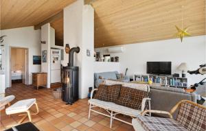 3 Bedroom Cozy Home In Jerup