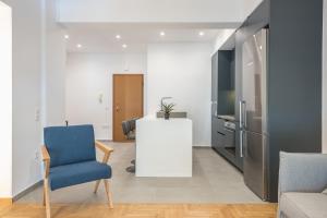 City Vibes Stylish 2BR and a Stunning Balcony