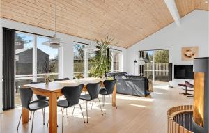 Nice Home In Juelsminde With Wifi