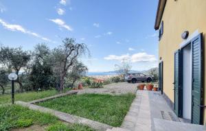 5 Bedroom Stunning Home In Lavagna