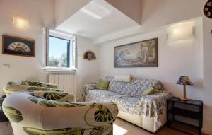 5 Bedroom Stunning Home In Lavagna
