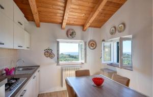 5 Bedroom Stunning Home In Lavagna