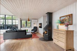 Nice Home In Ebeltoft With 4 Bedrooms And Wifi