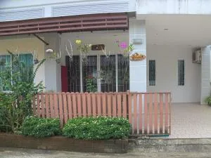 Ao Nang Tropical House - شاطئ رايلي