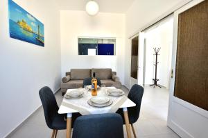 Athinas house
