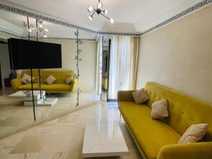 Confort et Style Studio Chic avec Piscine