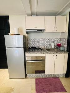 Confort et Style Studio Chic avec Piscine