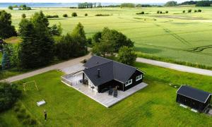 Stylish 8-Person Holiday Home Just 5 Minutes Walk From The Sandy Beach