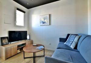 centre ville grand studio neuf climatisé +balcon