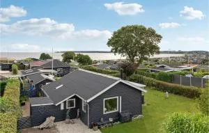2 Bedroom Cozy Home In Juelsminde - Sønderby