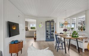 2 Bedroom Cozy Home In Juelsminde