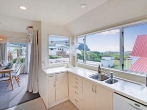 Sans Souchi - Whangamata Holiday Home