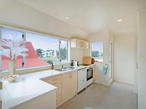 Sans Souchi - Whangamata Holiday Home