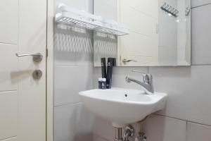 Delightful Luxurious Studio Apartment Connected to Pakuwon Mall at Supermall Mansion By Travelio