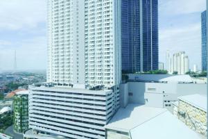 Delightful Luxurious Studio Apartment Connected to Pakuwon Mall at Supermall Mansion By Travelio