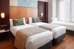 Standard Triple Room room in Catalonia Brussels