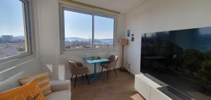 Stunning Sea View, Steps from Station and Port - Vue imprenable sur la mer, à quelques pas de la gare et du port