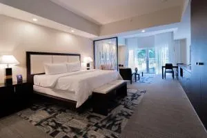 Doral Pool 1407 by WaveProperties - ميامي ليكس