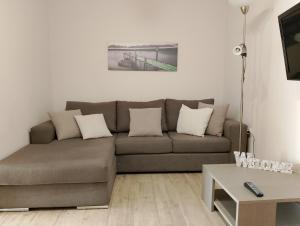 Patisia Metro Station 2 bdrm apartment by MPS