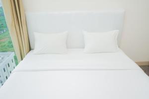 Homey and Cozy Studio Room at Tree Park City BSD Apartment By Travelio