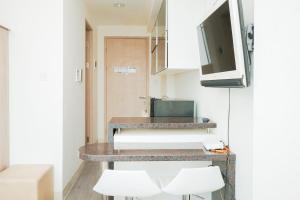 Homey and Cozy Studio Room at Tree Park City BSD Apartment By Travelio