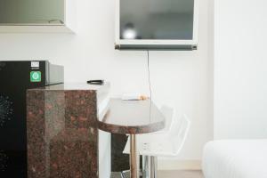 Homey and Cozy Studio Room at Tree Park City BSD Apartment By Travelio