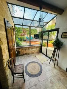 CHAMBRE DANS MAISON DU XVII eme PISCINE BILLARD CHEMINEE - Collias