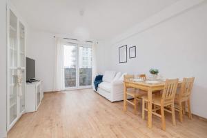 Baildona Bright Apartment with Balcony & Parking Katowice by Noclegi Renters