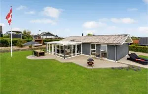 2 Bedroom Lovely Home In Hejls - Hejlsminde