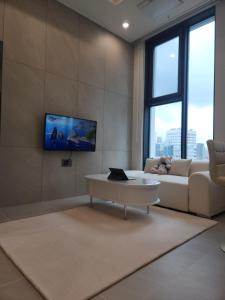 Warm house, new building, Dongdaemun History & Culture Park Station